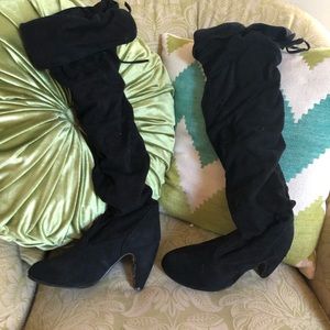 Slouched Black Suede Pirate boots size: 6 (6.5)